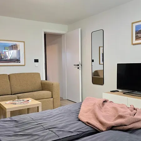 Calm And Leafy Laugardalur Apartment *